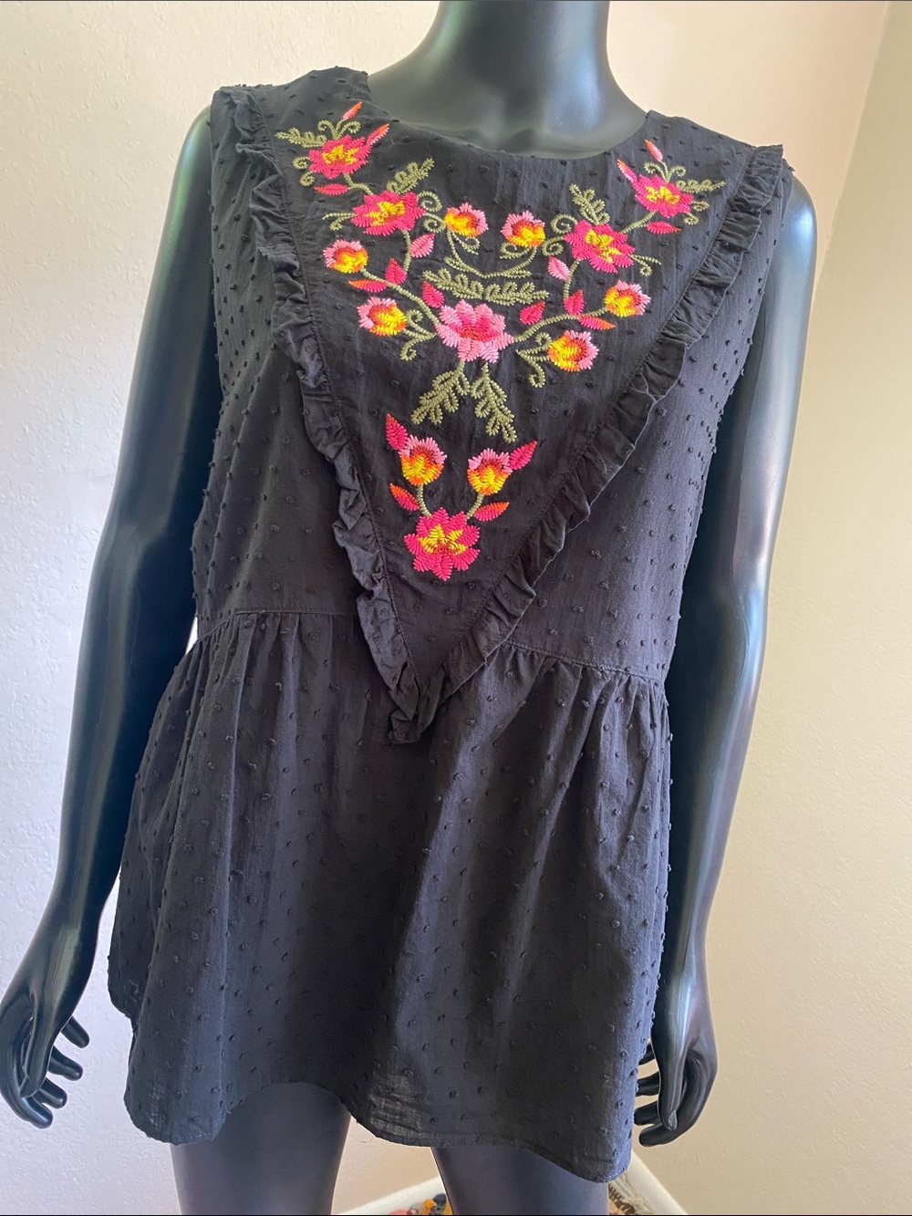 Time and Tru Black Sleeveless Embroidered Peplum Camisole